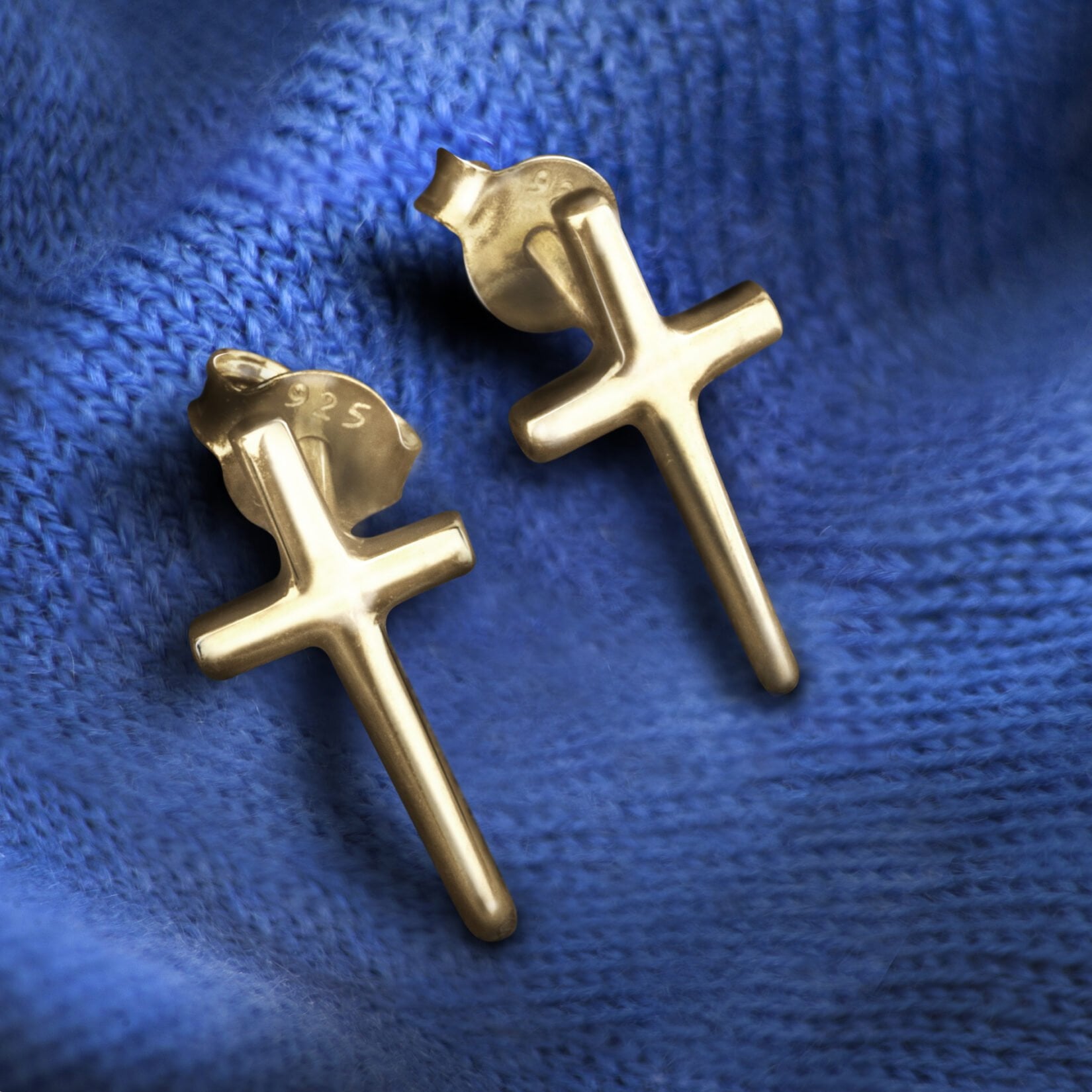 Plain Cross Stud in Gold Vermeil