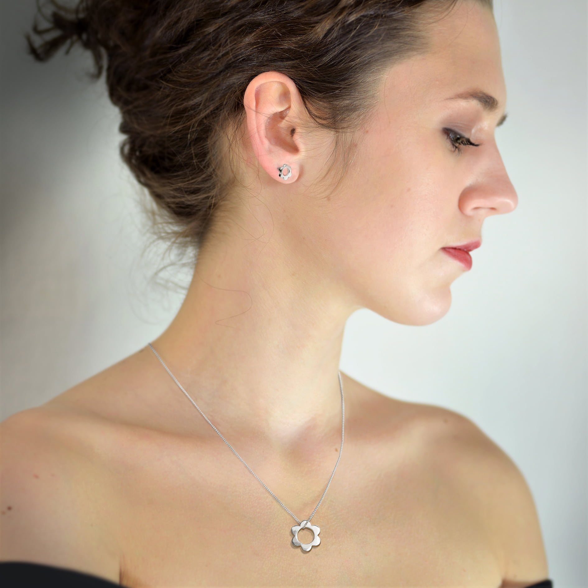 Daisy Pendant Necklace and Studs in Sterling Silver