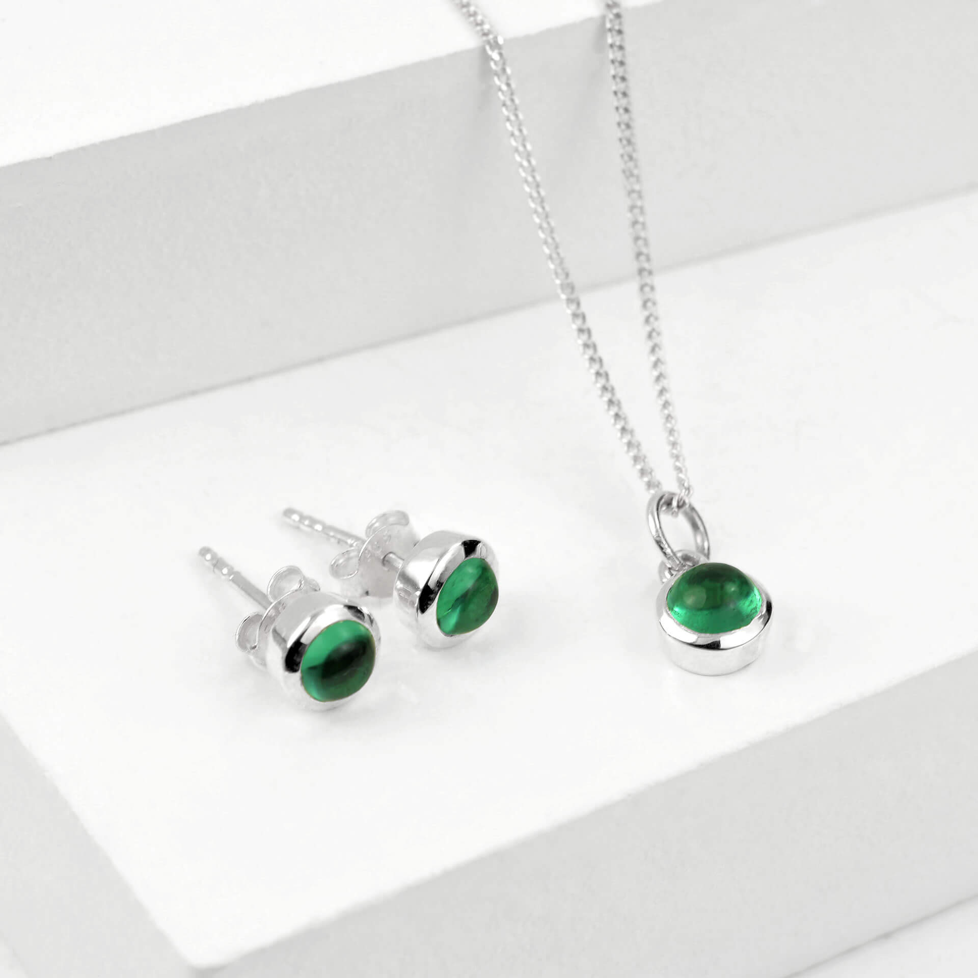 May Birthstone Jewellery Set with Emerald in Silver