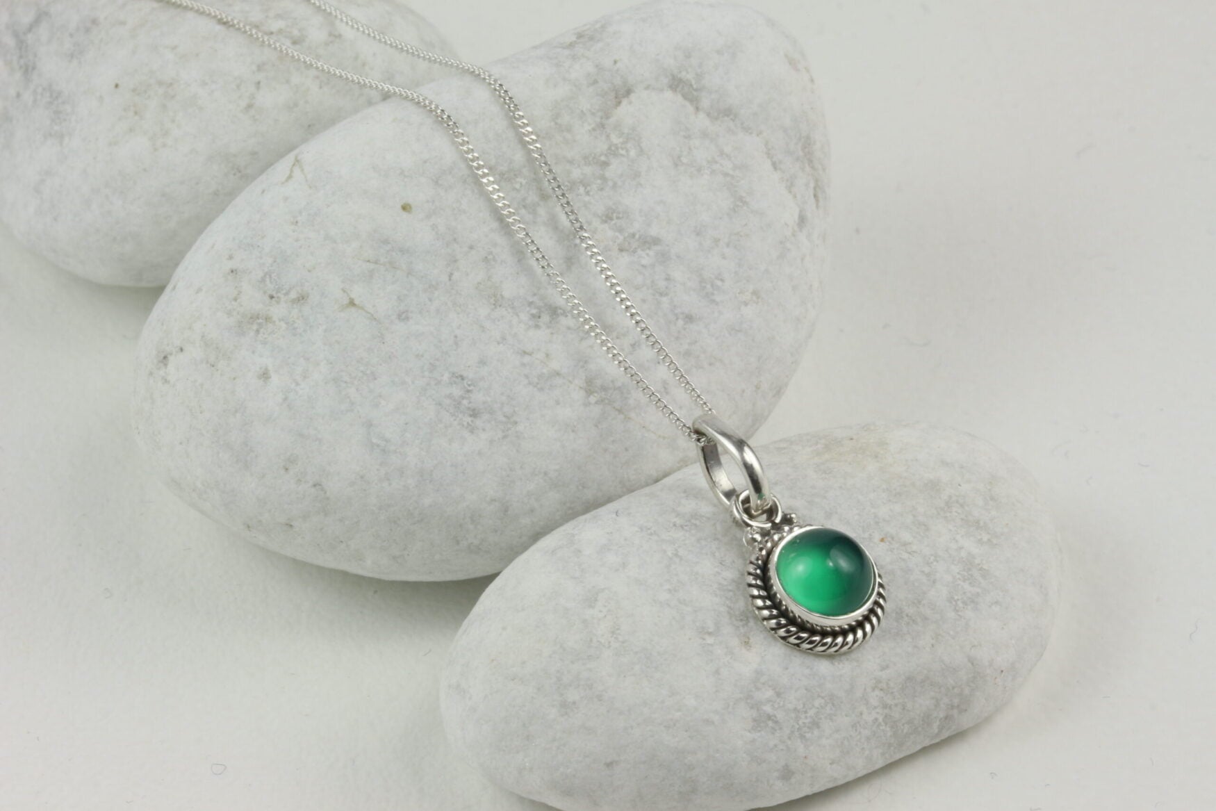 Twisted Wire Round Pendant Necklace with Green Onyx in Sterling Silver